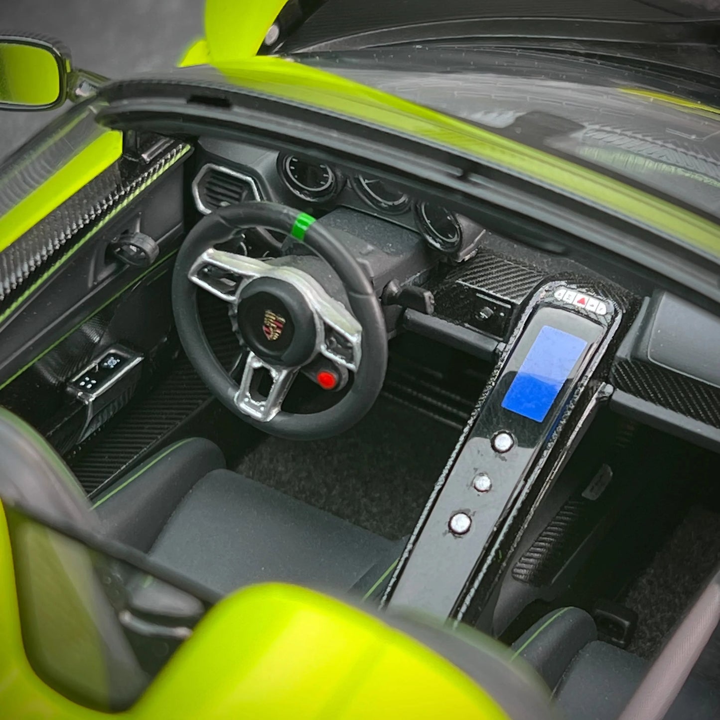 AUTOART car model simulation 1/18 Porsche 918 Car Model alloy room ornament display cars model boy collection christmas gift