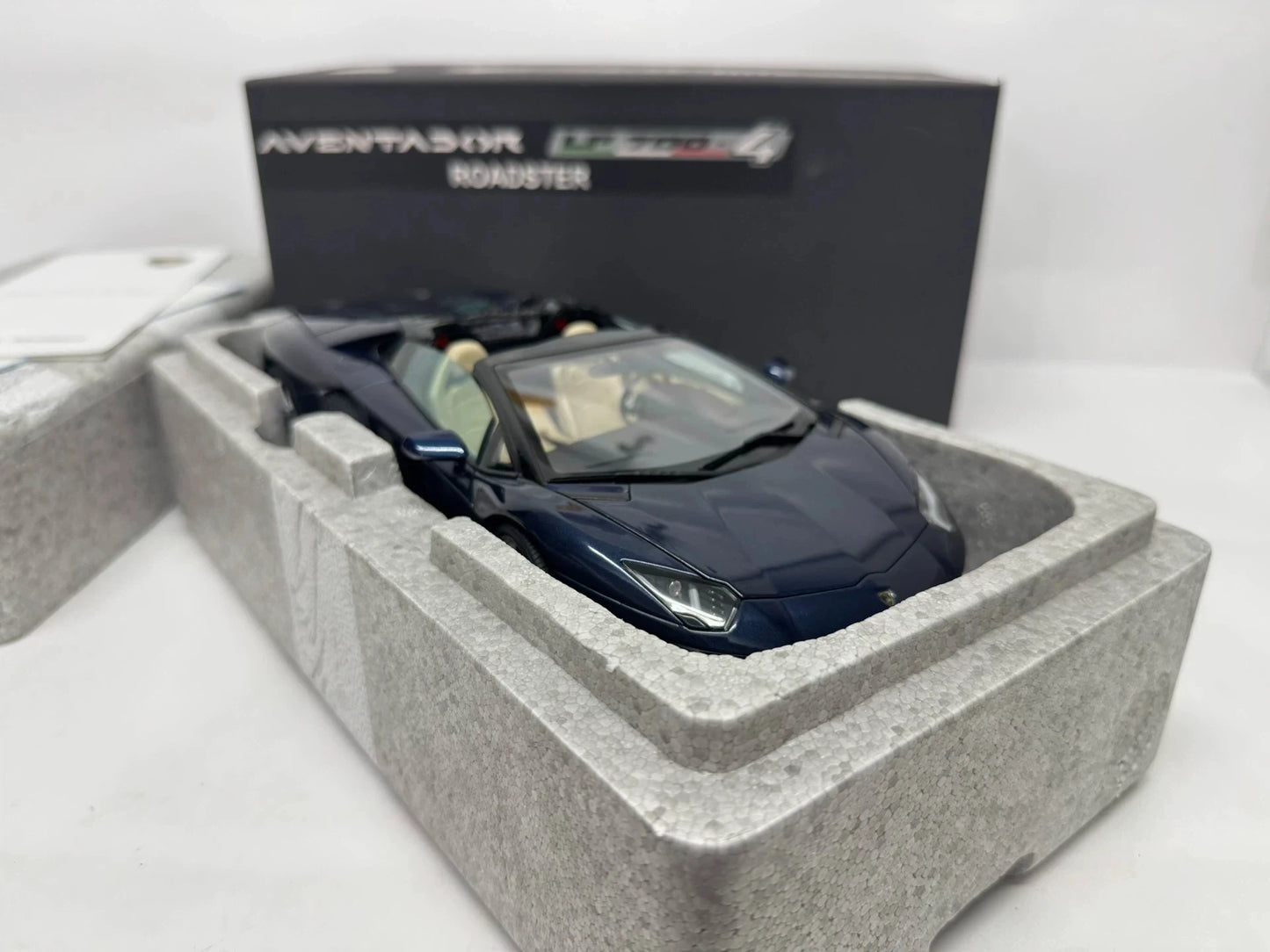 Autoart 1:18 Aventador LP700-4 Roadster Blue Simulation Limited Edition All Open Alloy Metal Static Car Model Toy Gift