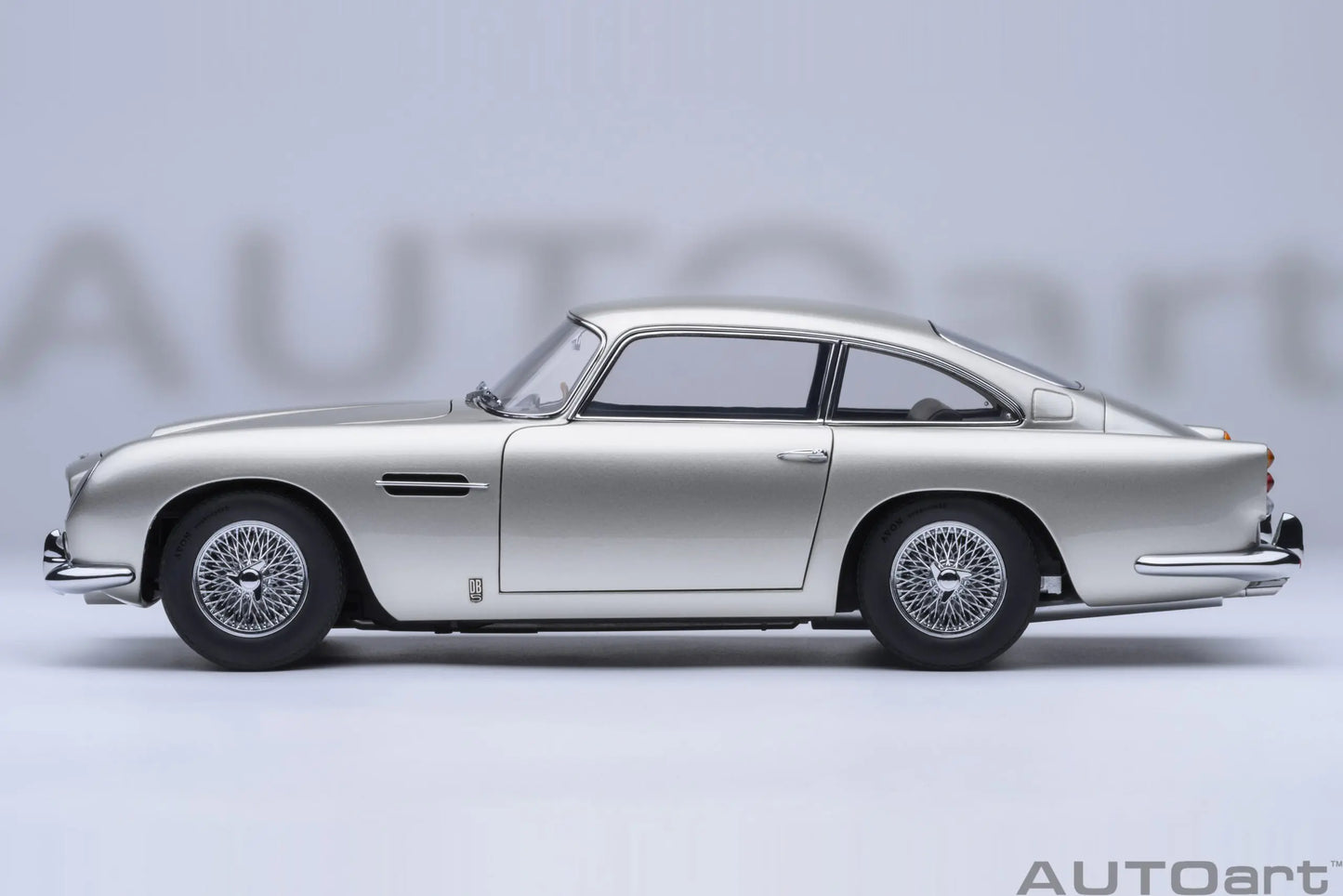 Autoart 1/18 ASTON MARTIN DB5  ABS 007/Goldfinger Bond , door full open sports car model static decoration collection