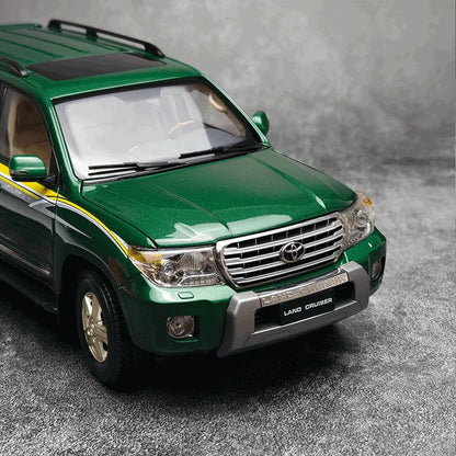 Car diecast model 1/18 LAND CRUISER 200 Green model static display holiday gift collection
