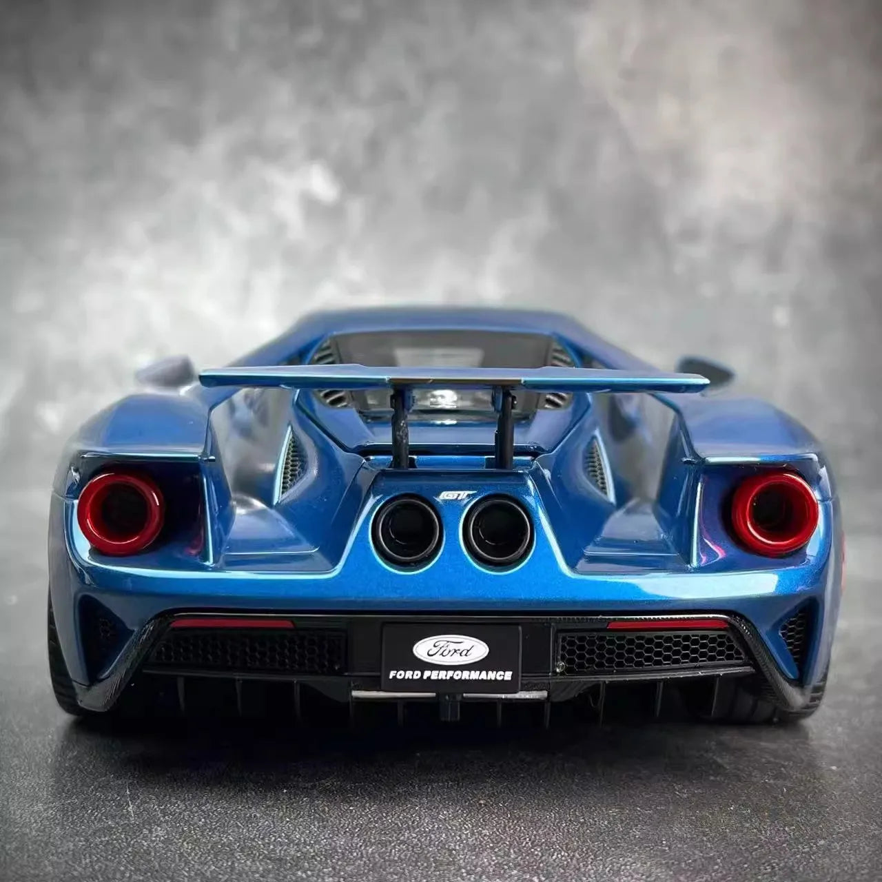 AUTOART 1:18 scale Ford GT ABS material Full Open car model Static Display Holiday gift collection Sports car model