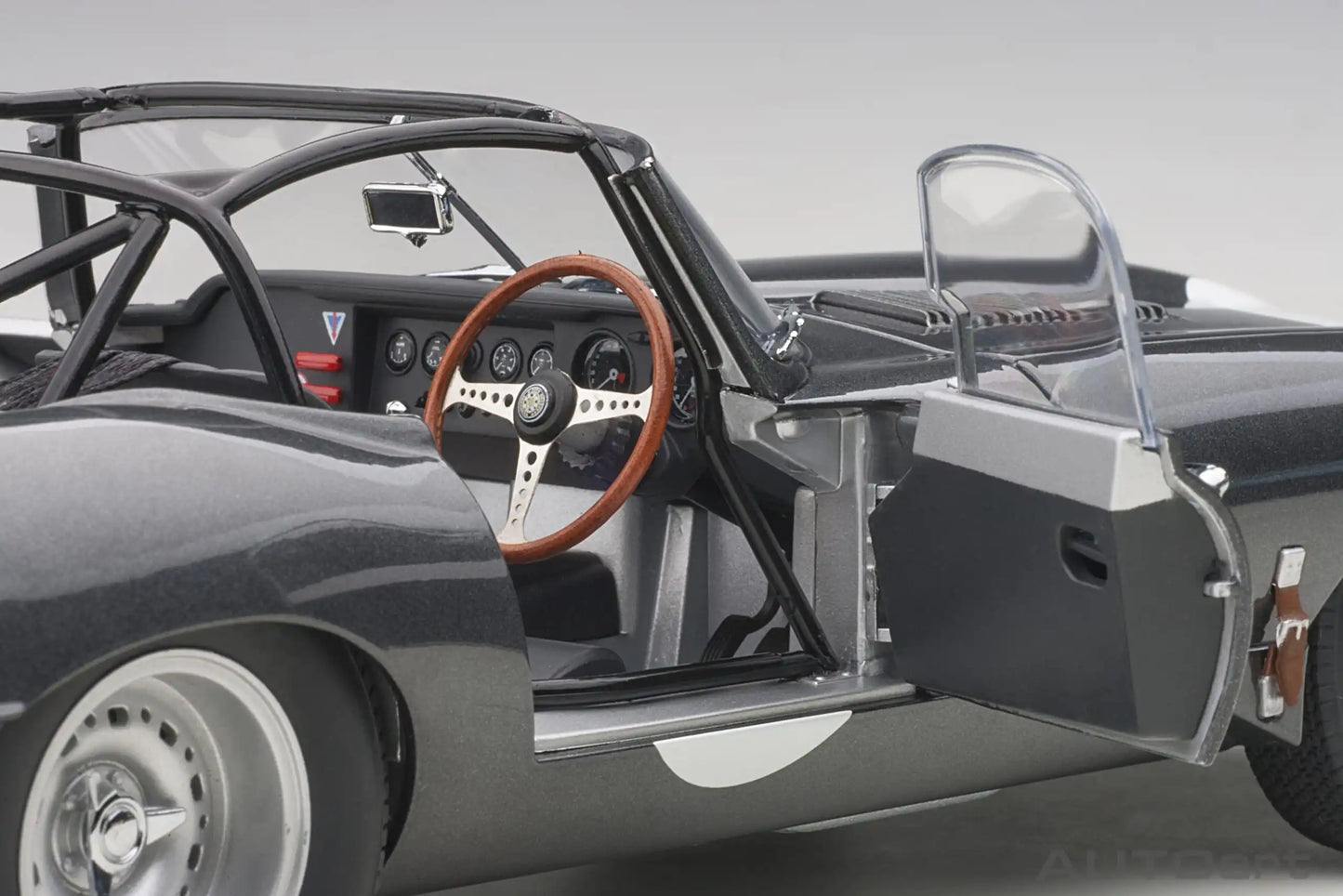 AUTOART  1:18  Jaguar Lightweight E-Type  Car model  Send to a friend Holiday gift Model collection