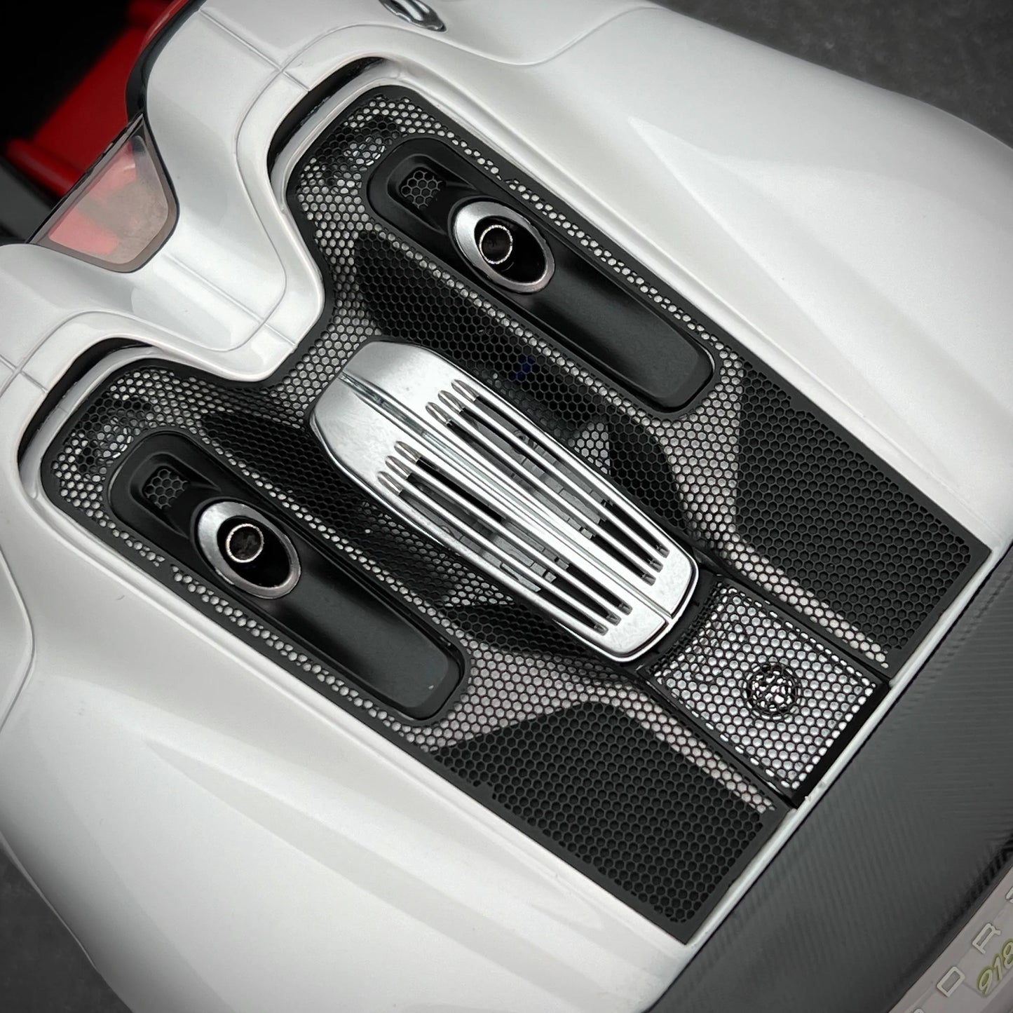 AUTOART car model simulation 1/18 Porsche 918 Car Model alloy room ornament display cars model boy collection christmas gift