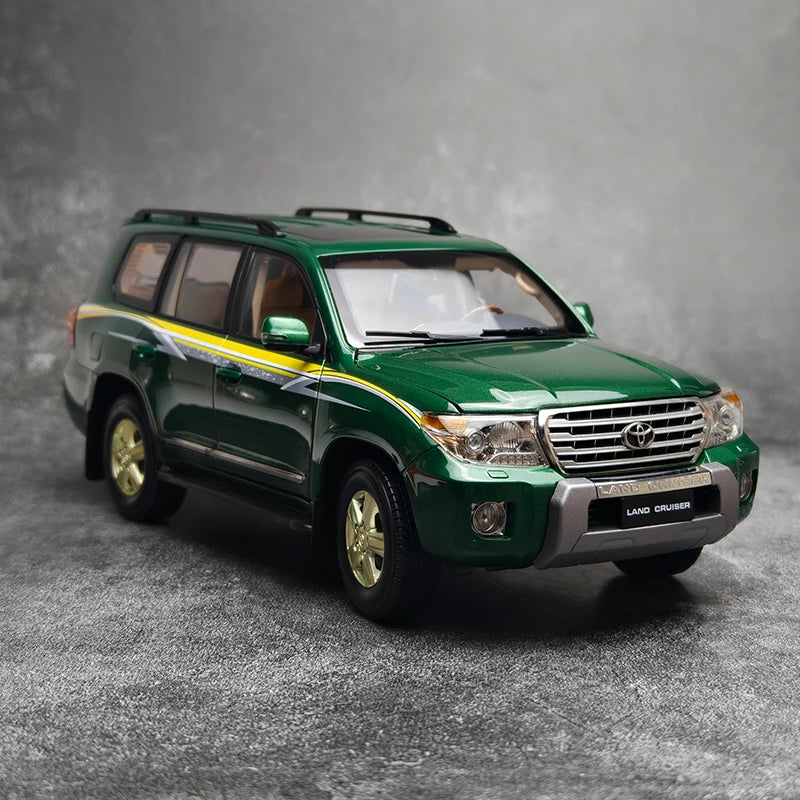 Car diecast model 1/18 LAND CRUISER 200 Green model static display holiday gift collection