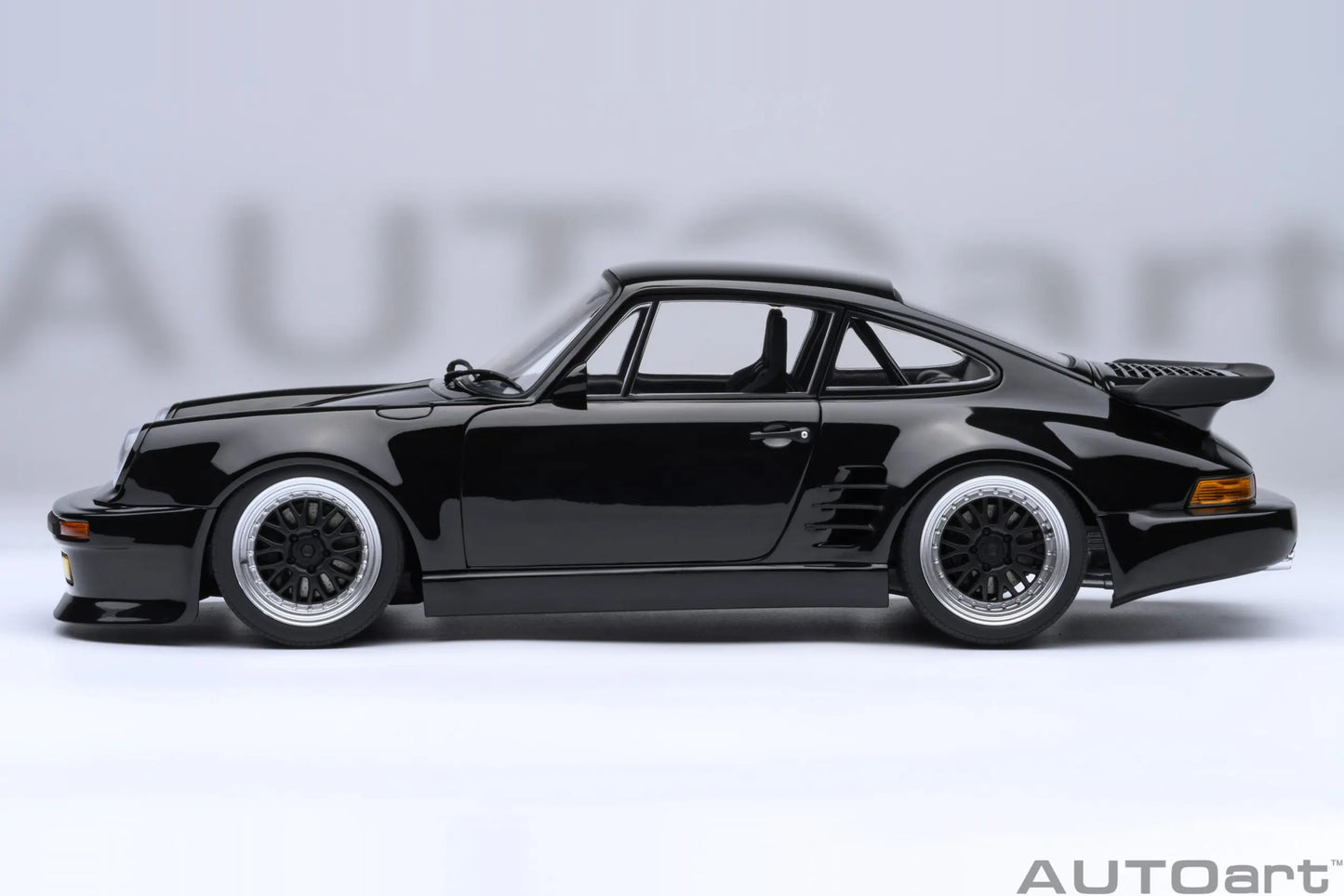 AUTOART 1/18 PORSCHE 911 (930) Turbo Car Model
