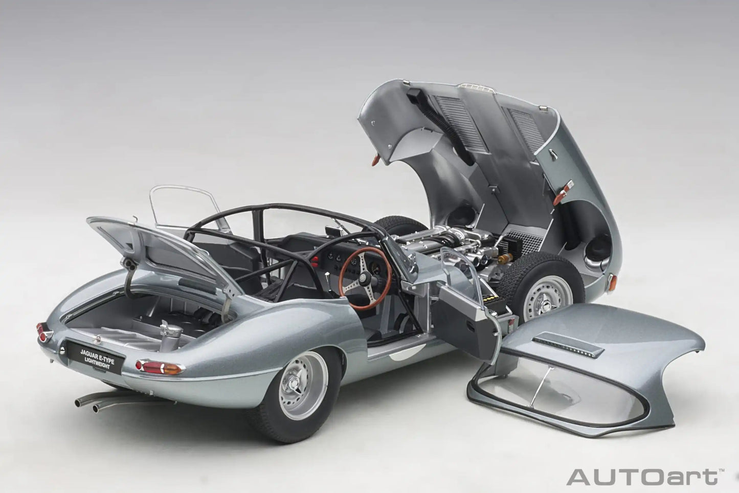 AUTOART  1:18  Jaguar Lightweight E-Type  Car model  Send to a friend Holiday gift Model collection