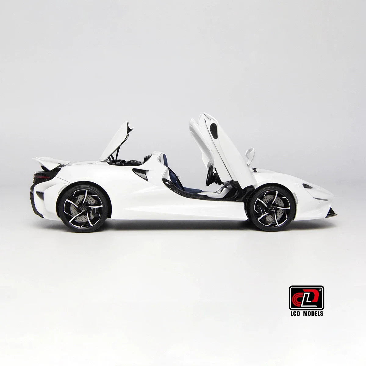 LCD Diecast car model 1:18 McLaren ELVA car model metal static display collection