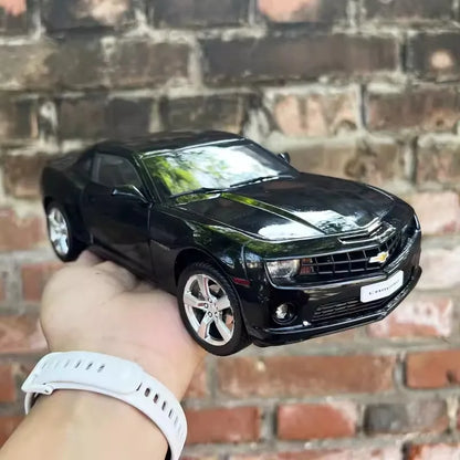 GM Chevrolet 1:18 Camaro 1968-2016 Diecast Model for Collections Display and Gift
