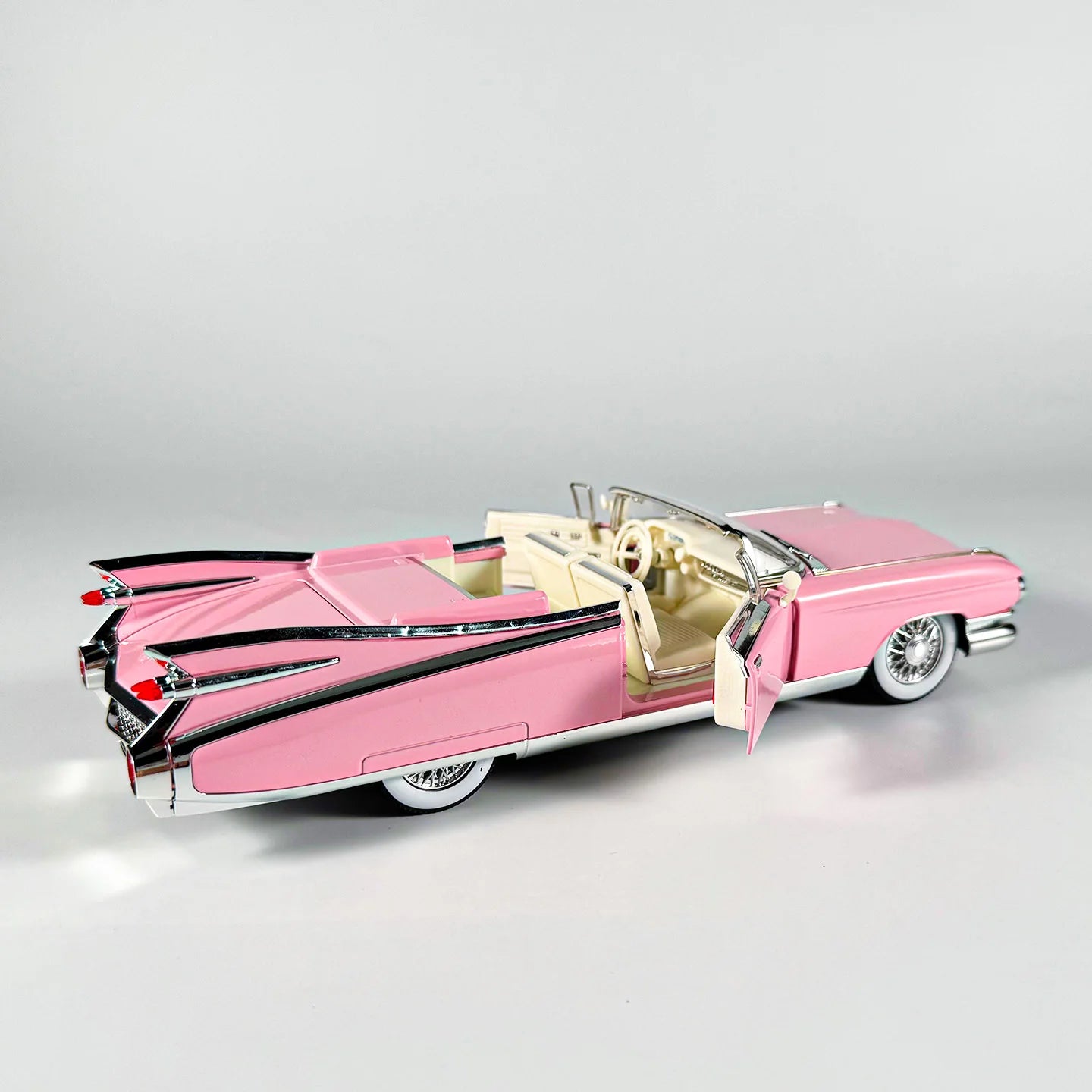 Retro luxury 1:24 convertible sports car alloy model, exquisite desktop ornaments, best collection for car model enthusiasts