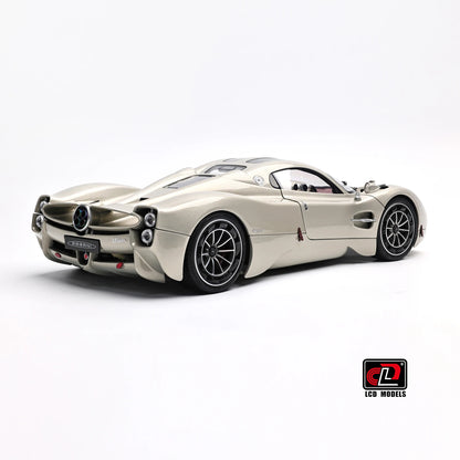 Pre-sale for shipment in 2026： LCD diecast model 1/18 scale Pagani Utopia static display festive gift collection