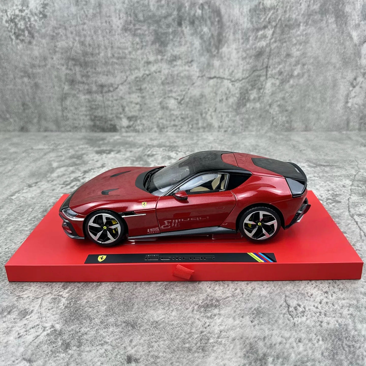 Bburago 1/18 Ferrari 12 Cilindri Car Model