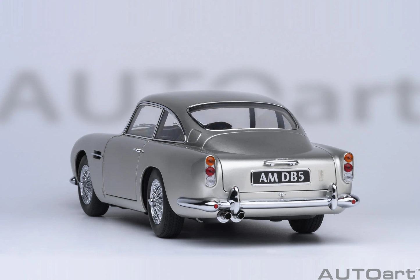 Autoart 1/18 ASTON MARTIN DB5  ABS 007/Goldfinger Bond , door full open sports car model static decoration collection