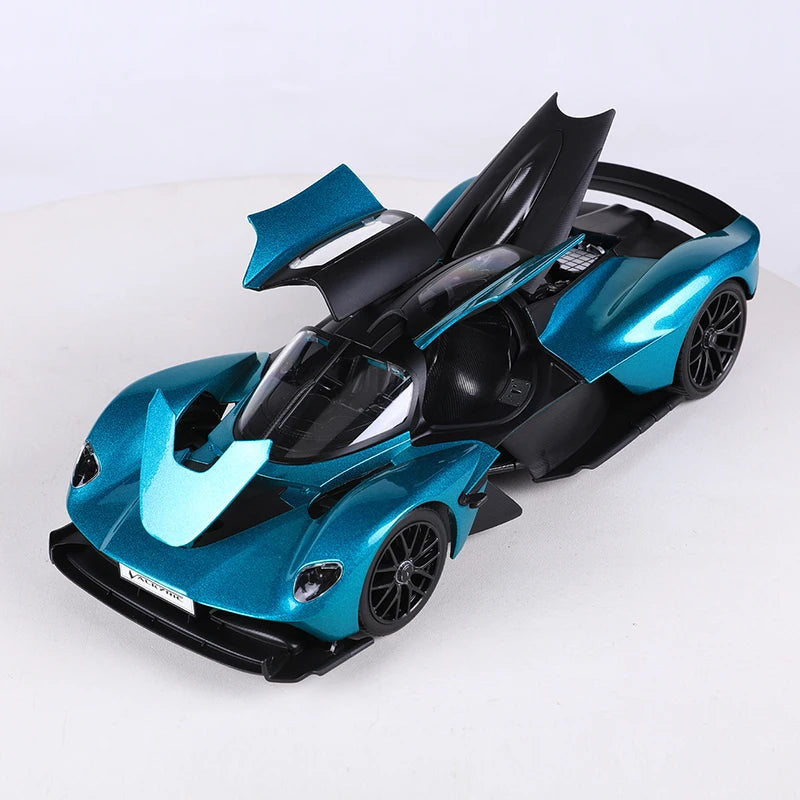 Maisto 1:18 2022 Valkyrie Green/Silver Alloy Model Car