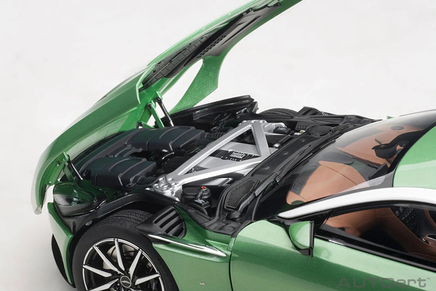 AUTOART New model 1/18 scale Aston Martin DB11  Sports car model Static display Collection Holiday gift