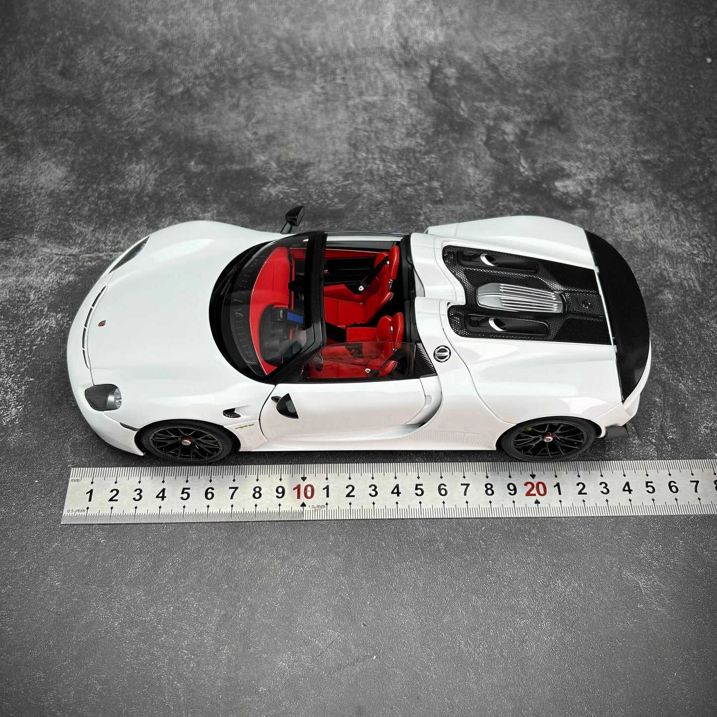 AUTOART car model simulation 1/18 Porsche 918 Car Model alloy room ornament display cars model boy collection christmas gift