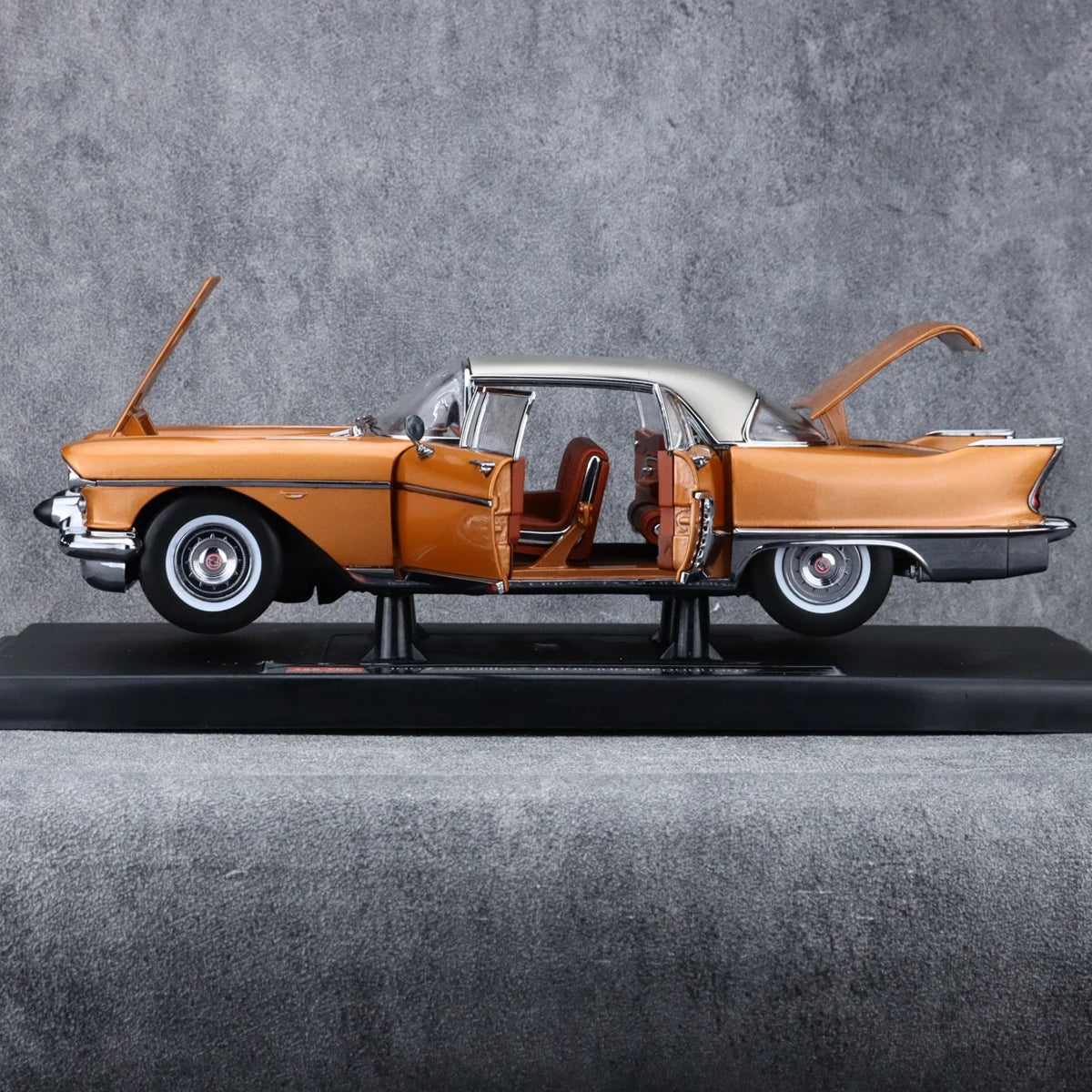 SunStar 1:18 Eldorado Brougham 1957 Vintage Car Simulation Limited Edition All Open Alloy Metal Static Car Model Toy Gift