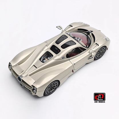Pre-sale for shipment in 2026： LCD diecast model 1/18 scale Pagani Utopia static display festive gift collection