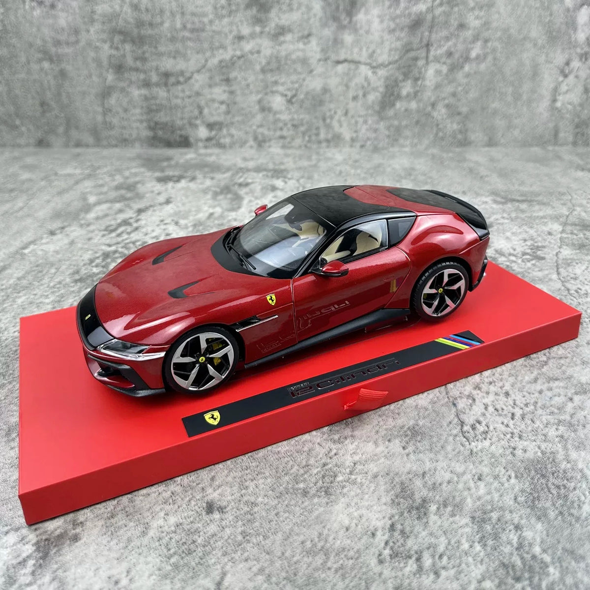 Bburago 1/18 Ferrari 12 Cilindri Car Model