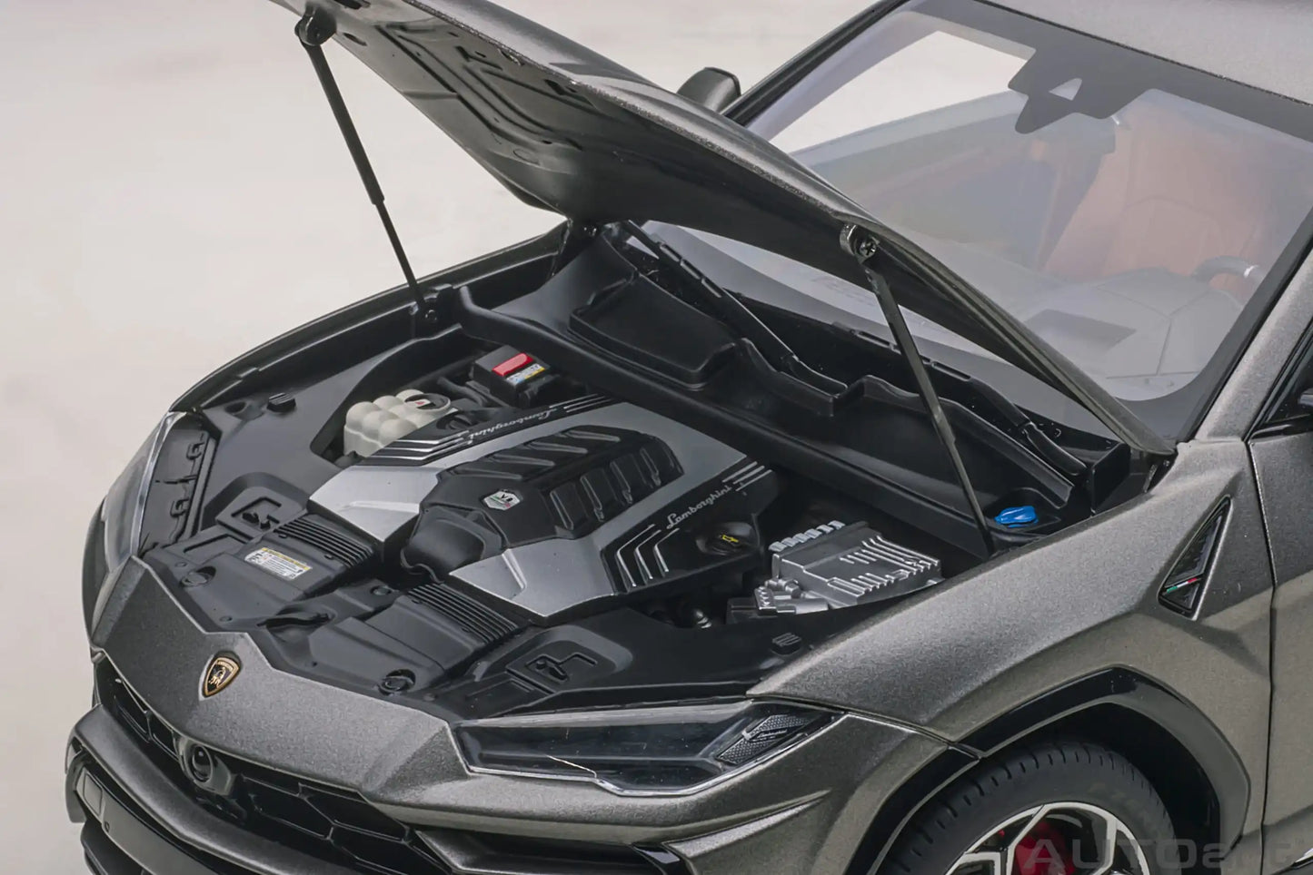 AUTOART New model 1/18 scale LAMBORGHINI URUS   car model Static display Collection Holiday gift