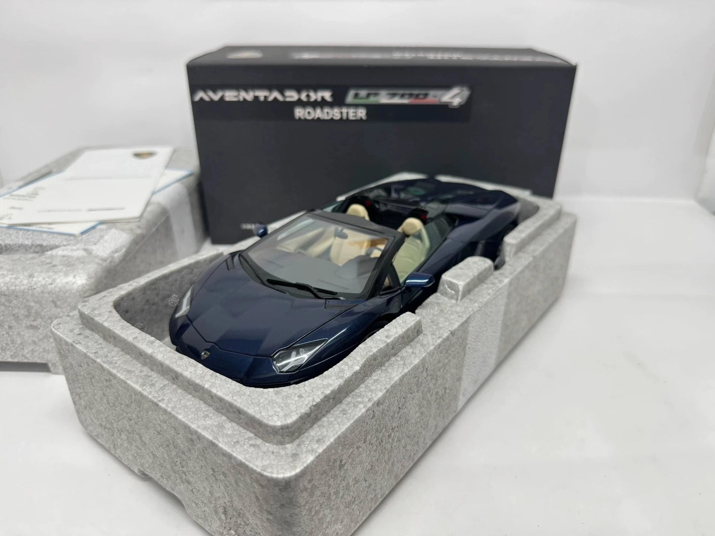 Autoart 1:18 Aventador LP700-4 Roadster Blue Simulation Limited Edition All Open Alloy Metal Static Car Model Toy Gift