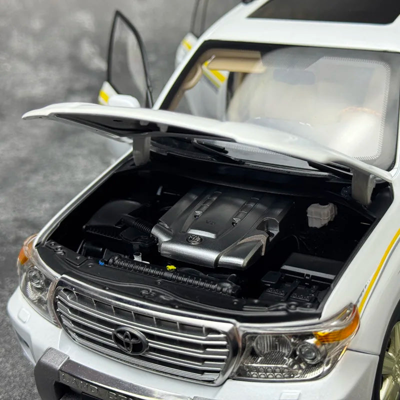 Car diecast model 1/18 LAND CRUISER 200 Green model static display holiday gift collection