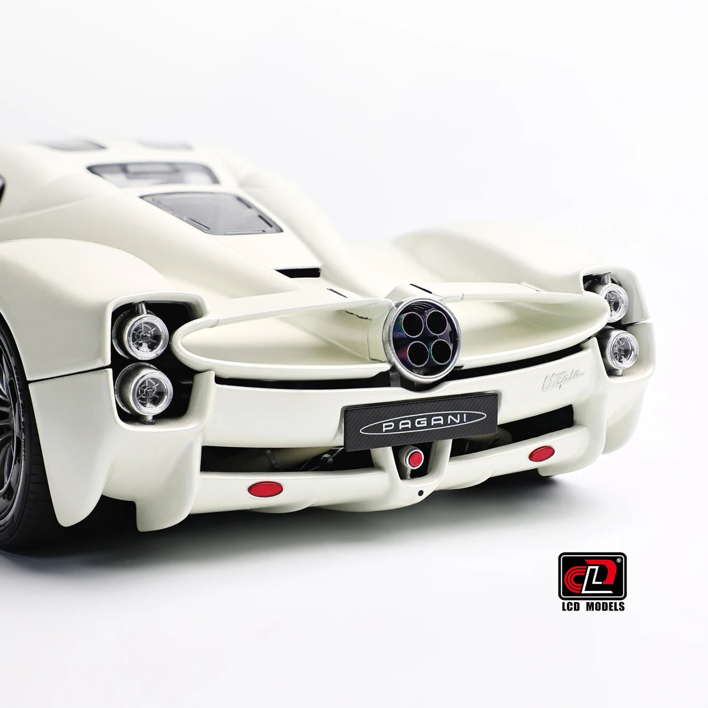 Pre-sale for shipment in 2026： LCD diecast model 1/18 scale Pagani Utopia static display festive gift collection