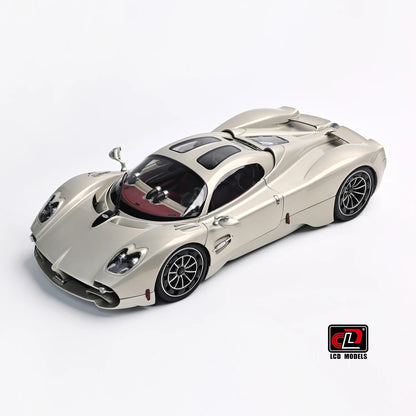 Pre-sale for shipment in 2026： LCD diecast model 1/18 scale Pagani Utopia static display festive gift collection