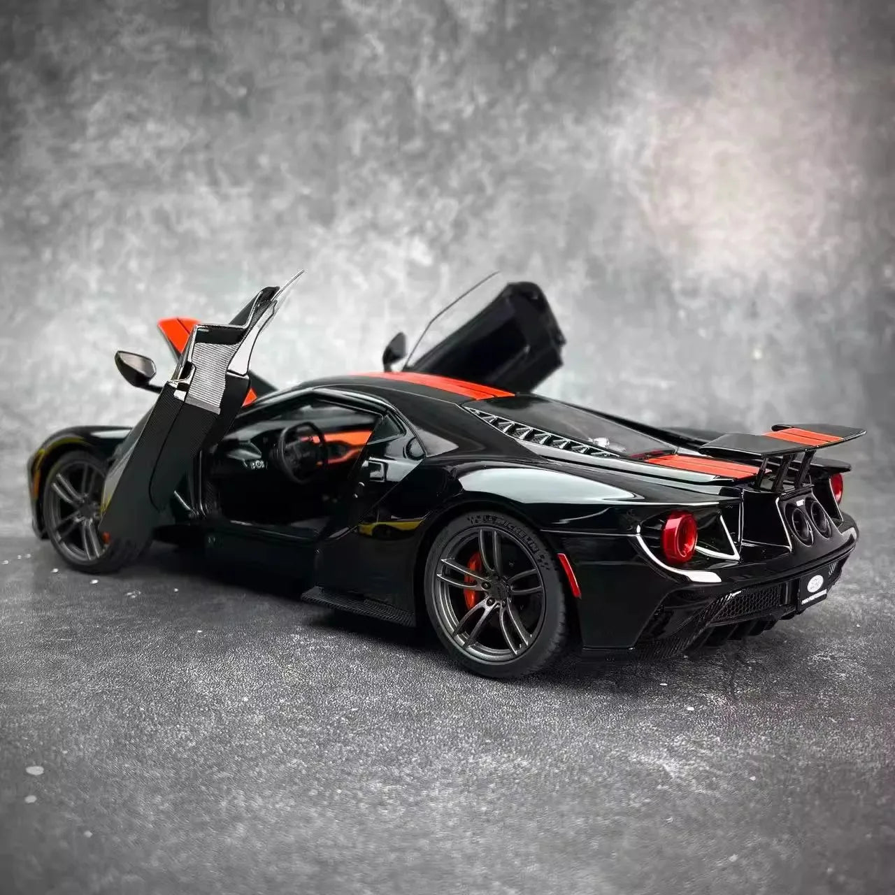 AUTOART 1:18 scale Ford GT ABS material Full Open car model Static Display Holiday gift collection Sports car model