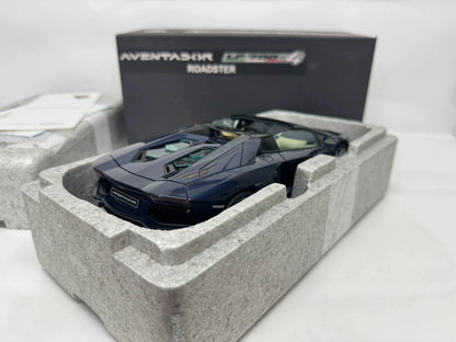 Autoart 1:18 Aventador LP700-4 Roadster Blue Simulation Limited Edition All Open Alloy Metal Static Car Model Toy Gift