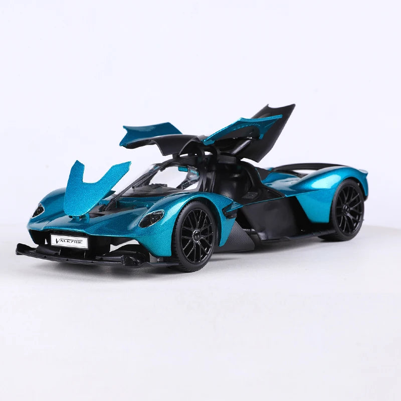 Maisto 1:18 2022 Valkyrie Green/Silver Alloy Model Car