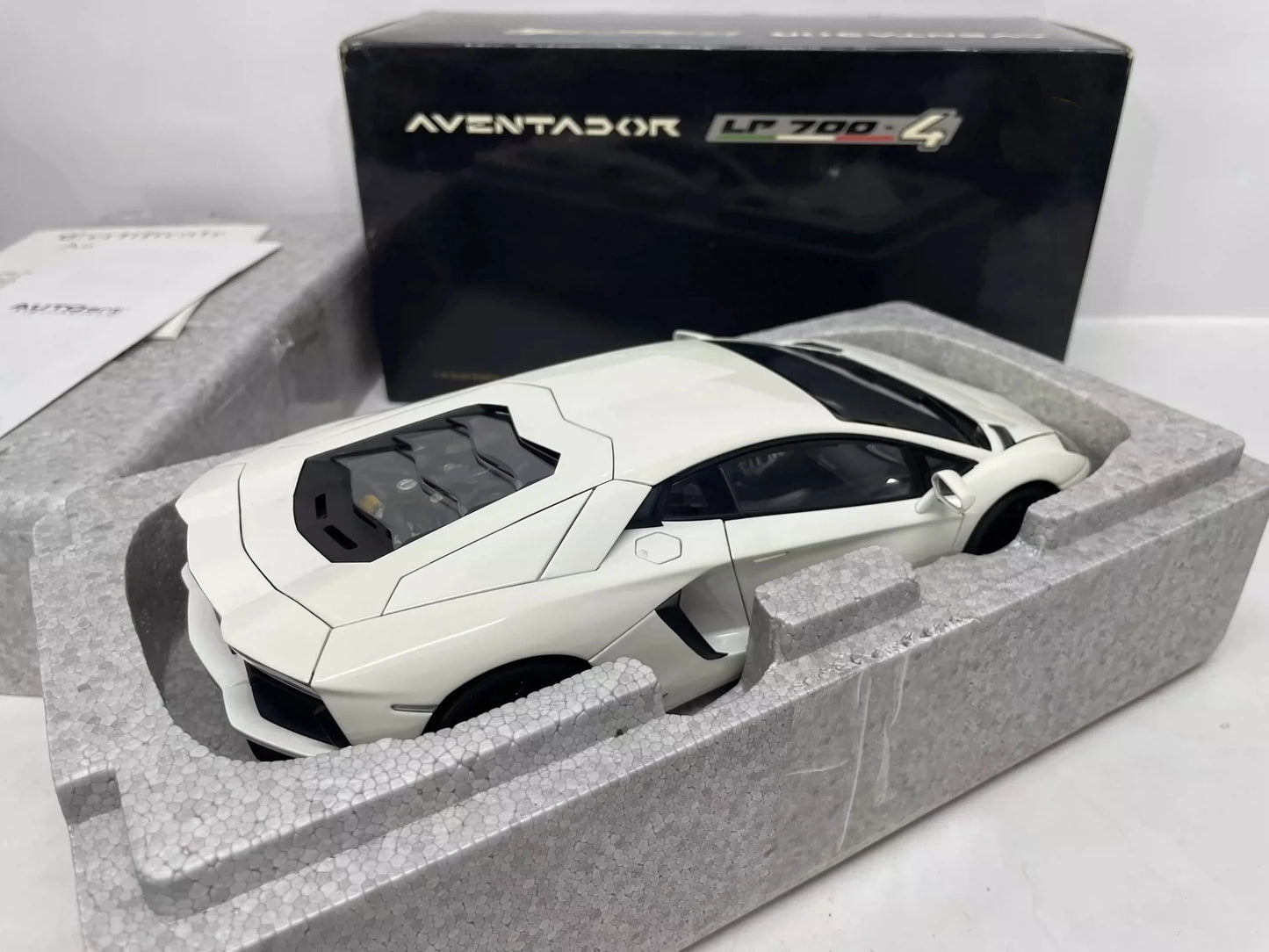 Autoart 1:18 Aventador LP700-4 White Simulation Limited Edition All Open Alloy Metal Static Car Model Toy Gift