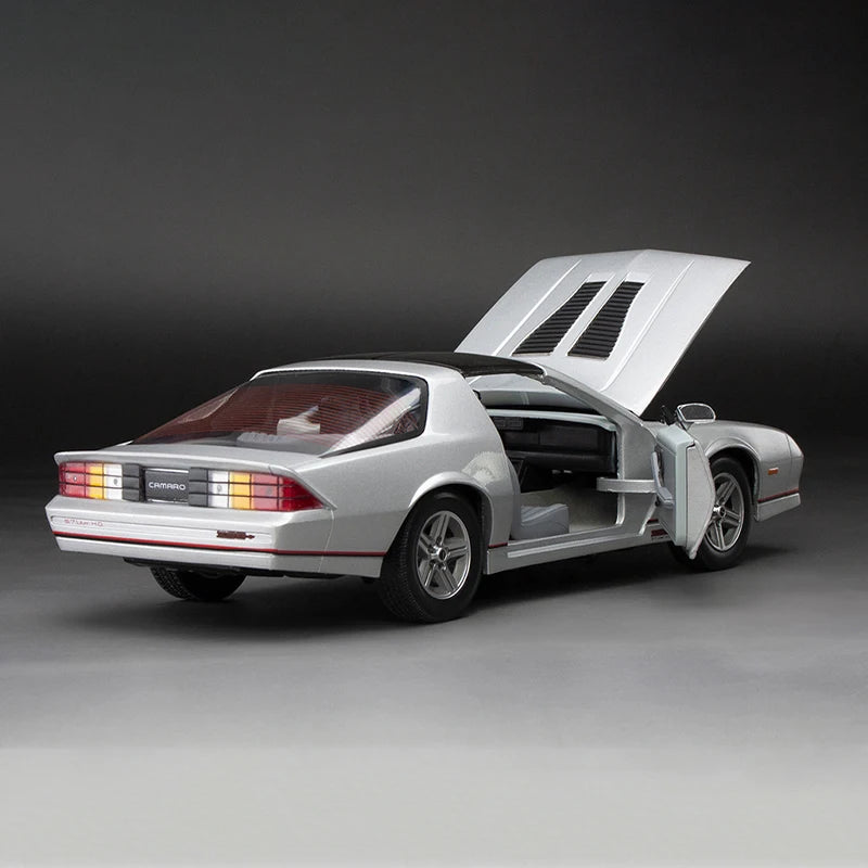 SunStar 1:18 Scale 1985 Chevrolet Camaro IROC Simulation Alloy Car Model Static Display Collectible Toy Gift Souvenir Decoration