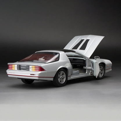 SunStar 1:18 Scale 1985 Chevrolet Camaro IROC Simulation Alloy Car Model Static Display Collectible Toy Gift Souvenir Decoration