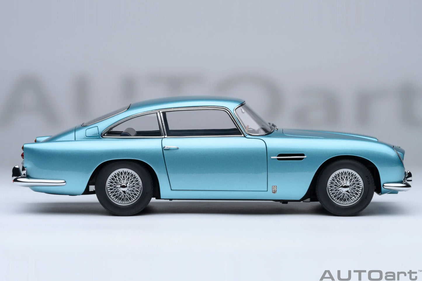 Autoart 1/18 ASTON MARTIN DB5  ABS 007/Goldfinger Bond , door full open sports car model static decoration collection