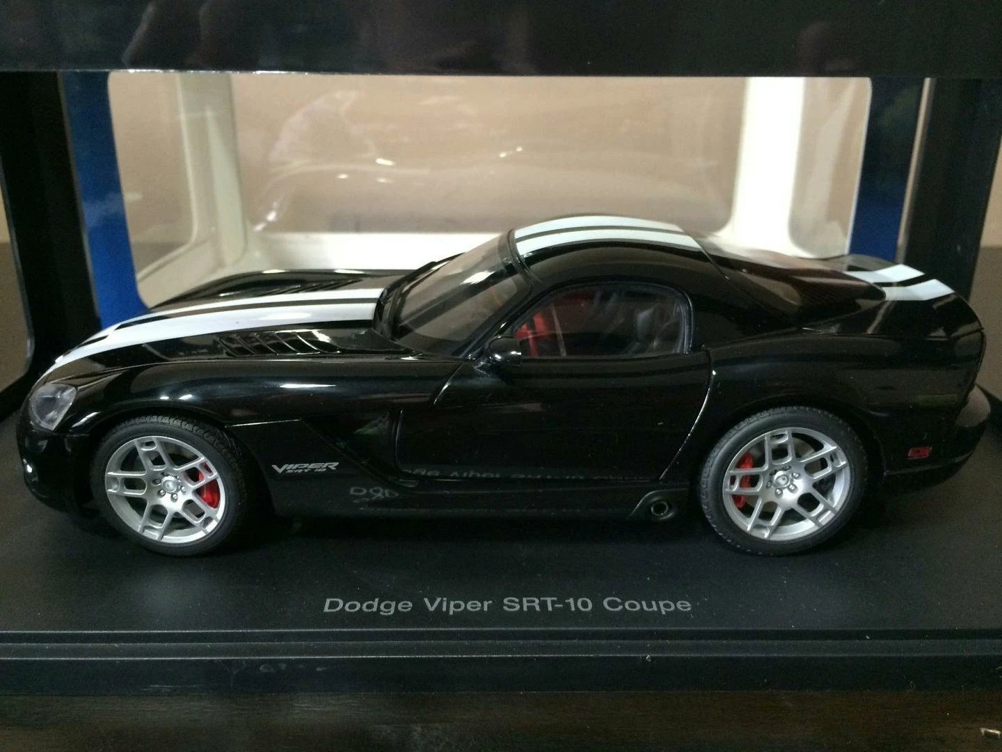 Autoart 1:18 VIPER SRT-10 COUPE 2006 Red/Black Simulation Limited Edition All Open Alloy Metal Static Car Model Toy Gift