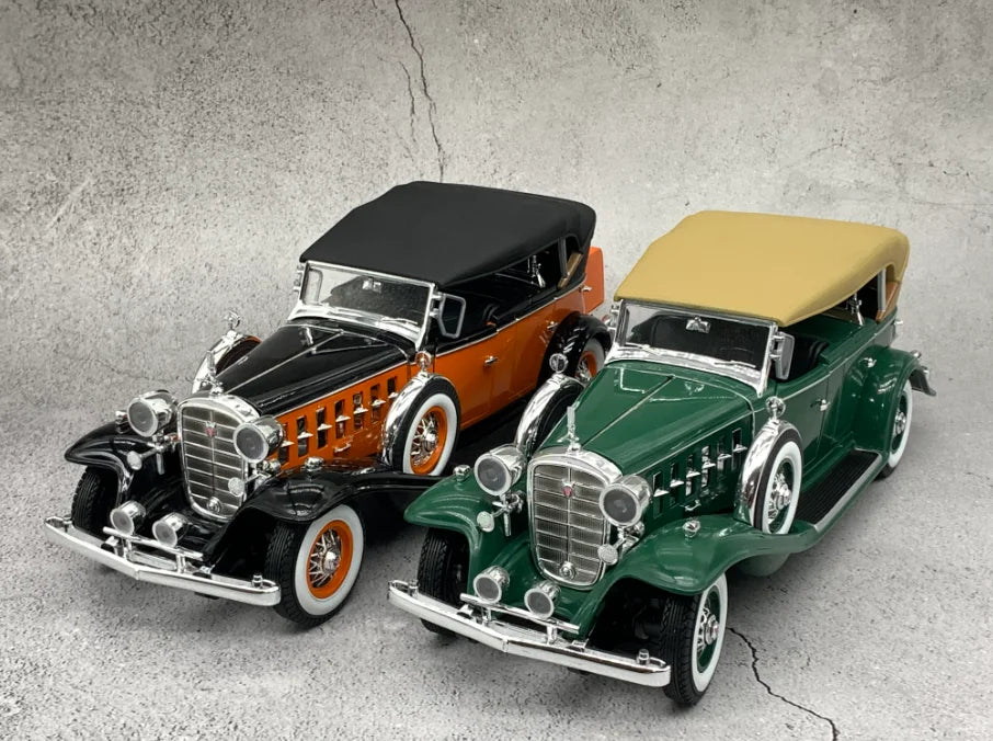 Auto World 1/18 V16 Sport Phaeton 1932 Vintage Car Model