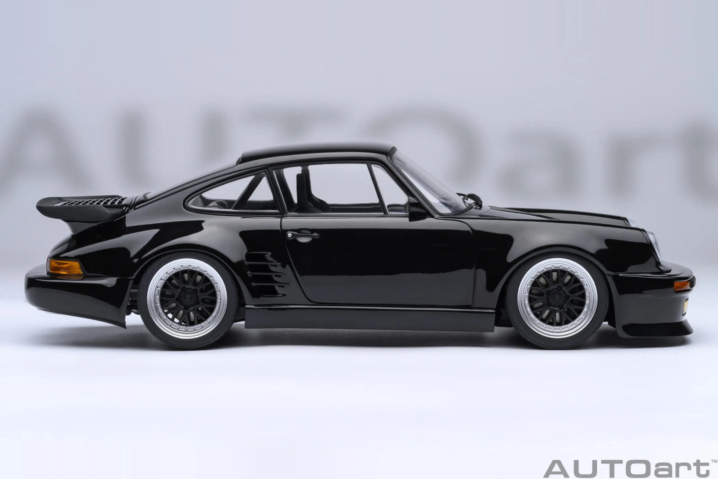 AUTOART 1/18 PORSCHE 911 (930) Turbo Car Model