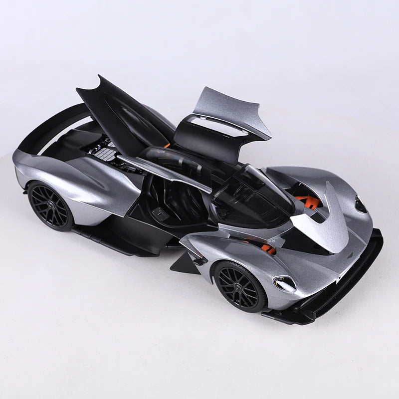 Maisto 1:18 2022 Valkyrie Green/Silver Alloy Model Car