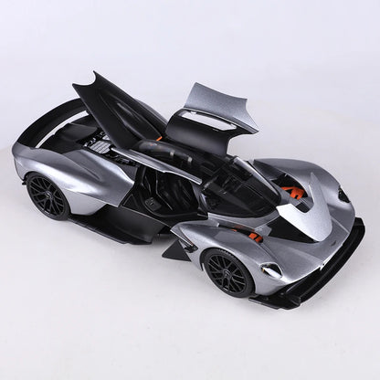 Maisto 1:18 2022 Valkyrie Green/Silver Alloy Model Car