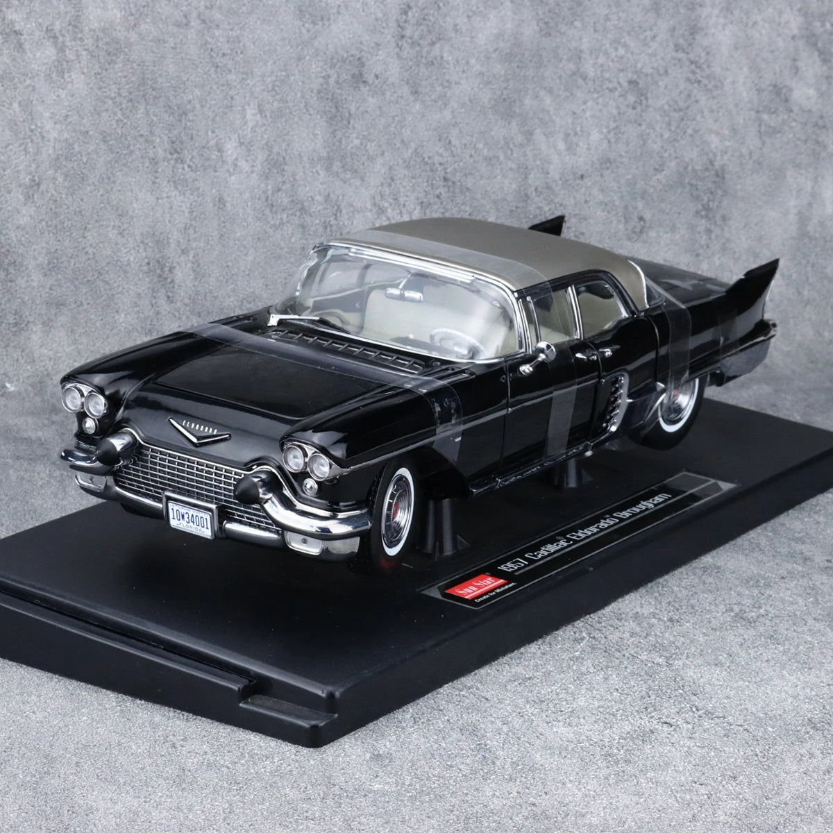 SunStar 1:18 Eldorado Brougham 1957 Vintage Car Simulation Limited Edition All Open Alloy Metal Static Car Model Toy Gift