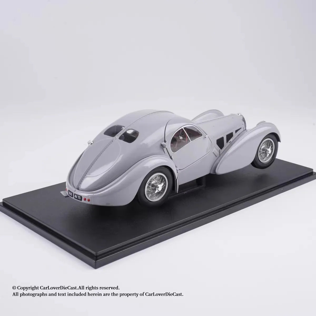 Solido 1/18 Bugatti Atlantic Type 57 SC 1937 Diecast Vehicle Model with Two Open Doors Limited Edition Cars Gifts