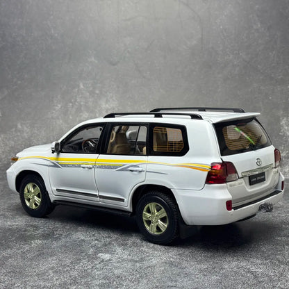 Car diecast model 1/18 LAND CRUISER 200 Green model static display holiday gift collection