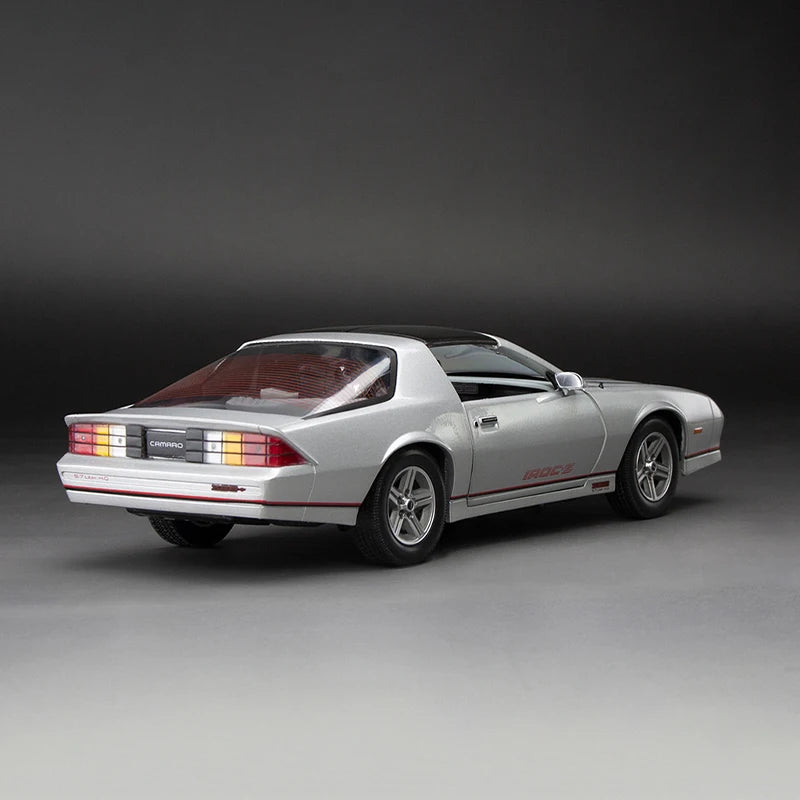 SunStar 1:18 Scale 1985 Chevrolet Camaro IROC Simulation Alloy Car Model Static Display Collectible Toy Gift Souvenir Decoration