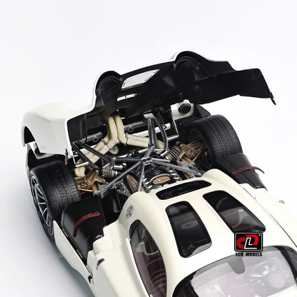 Pre-sale for shipment in 2026： LCD diecast model 1/18 scale Pagani Utopia static display festive gift collection