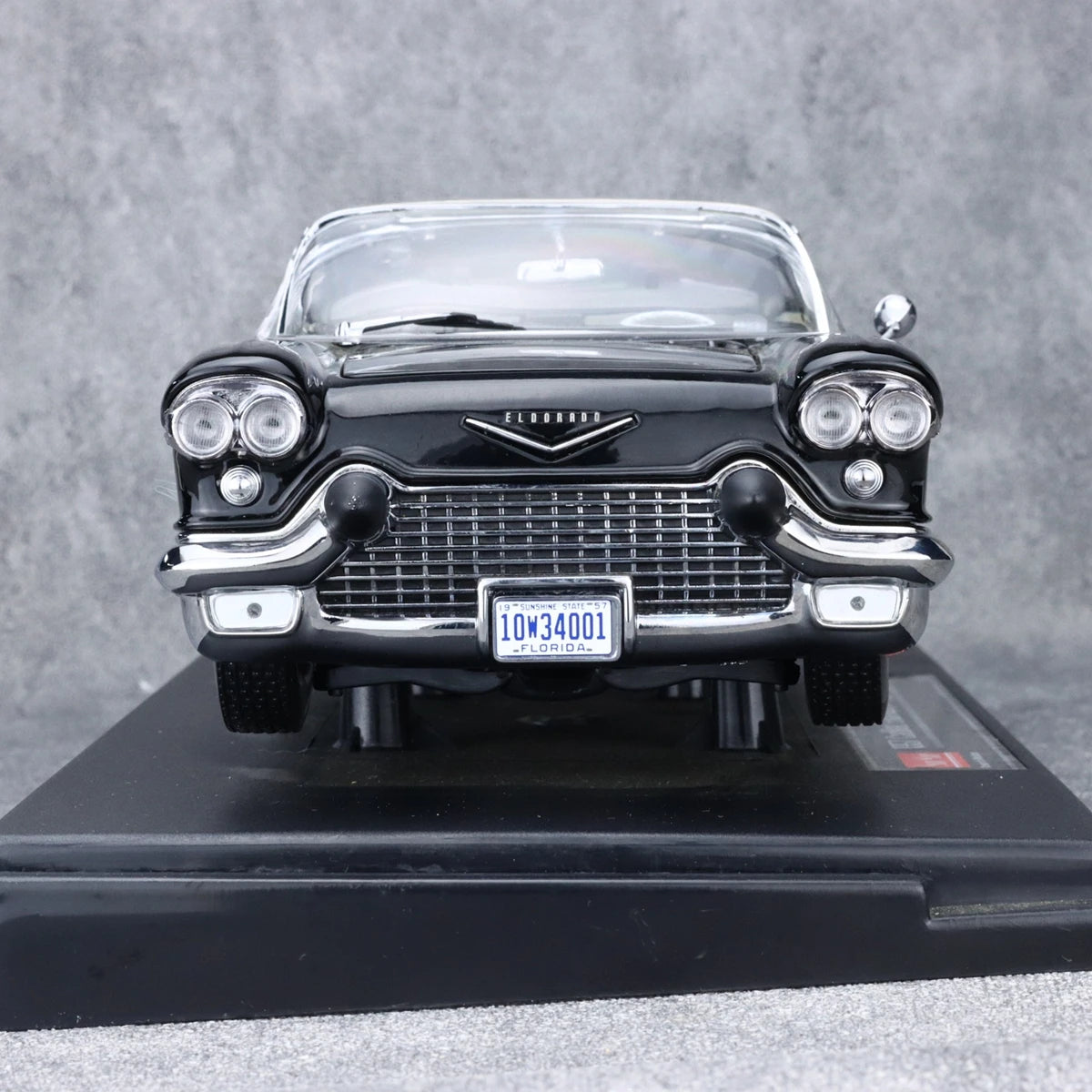 SunStar 1:18 Eldorado Brougham 1957 Vintage Car Simulation Limited Edition All Open Alloy Metal Static Car Model Toy Gift