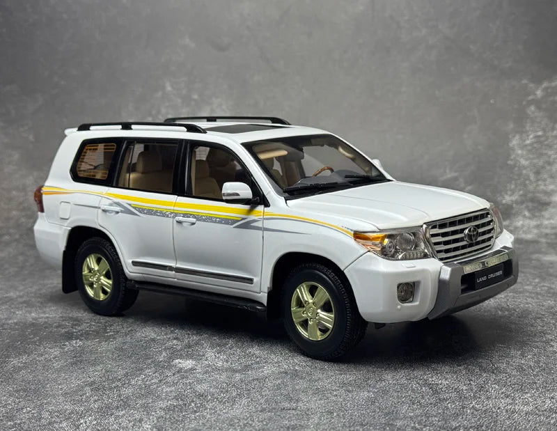 Car diecast model 1/18 LAND CRUISER 200 Green model static display holiday gift collection