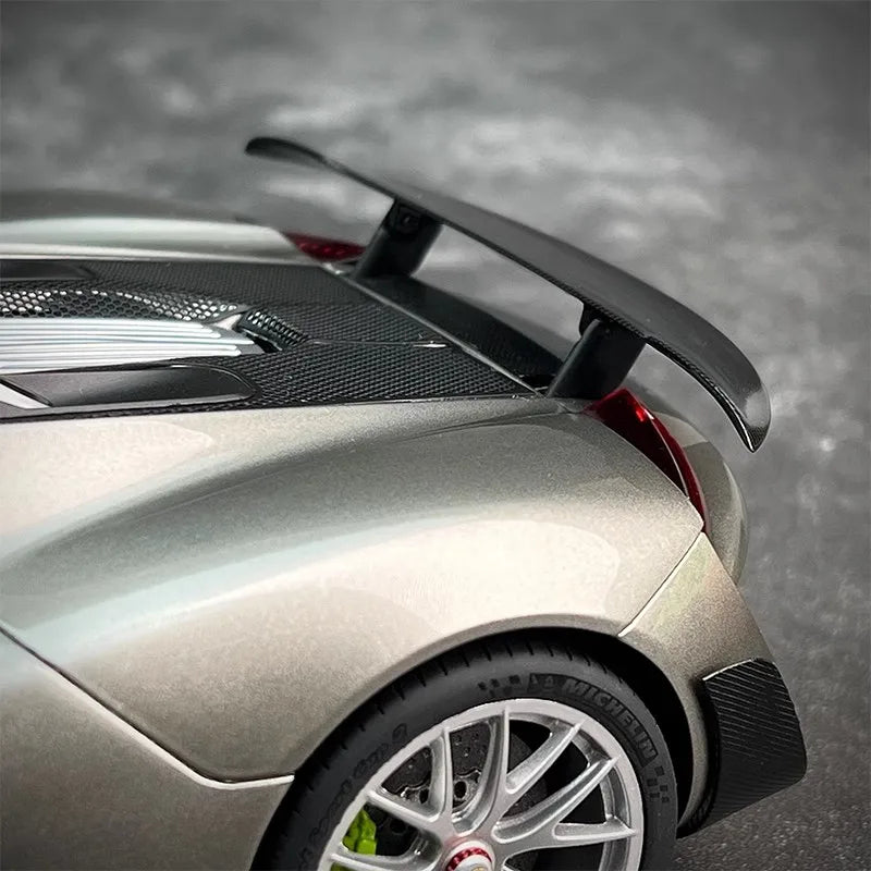 AUTOART car model simulation 1/18 Porsche 918 Car Model alloy room ornament display cars model boy collection christmas gift