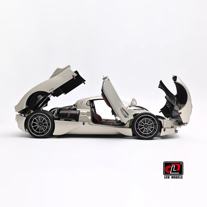 Pre-sale for shipment in 2026： LCD diecast model 1/18 scale Pagani Utopia static display festive gift collection