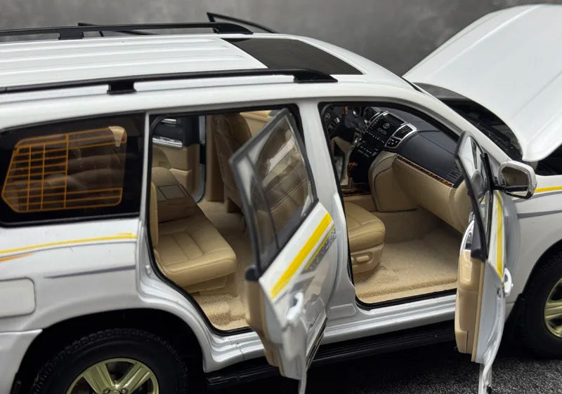 Car diecast model 1/18 LAND CRUISER 200 Green model static display holiday gift collection