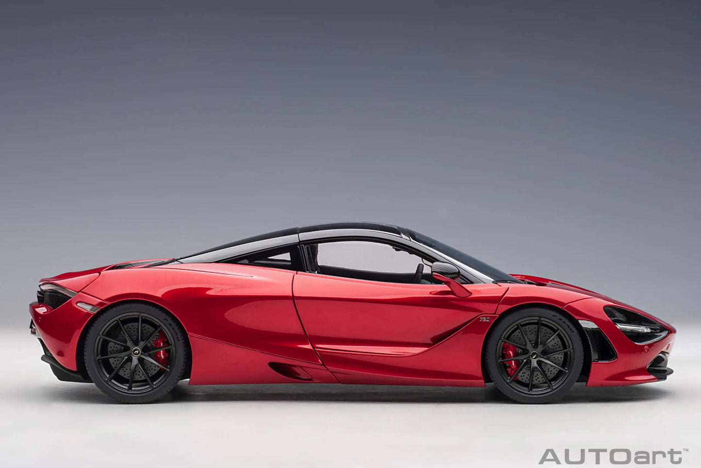 AUTOart 1:18 scale for McLaren 720S  Sports car model static display pieces holiday gift collection